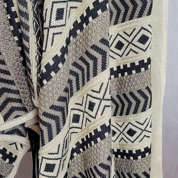 ENTRO Black/Brown/Tan Navajo Pattern Cape Sweater Small - Picture 3 of 7